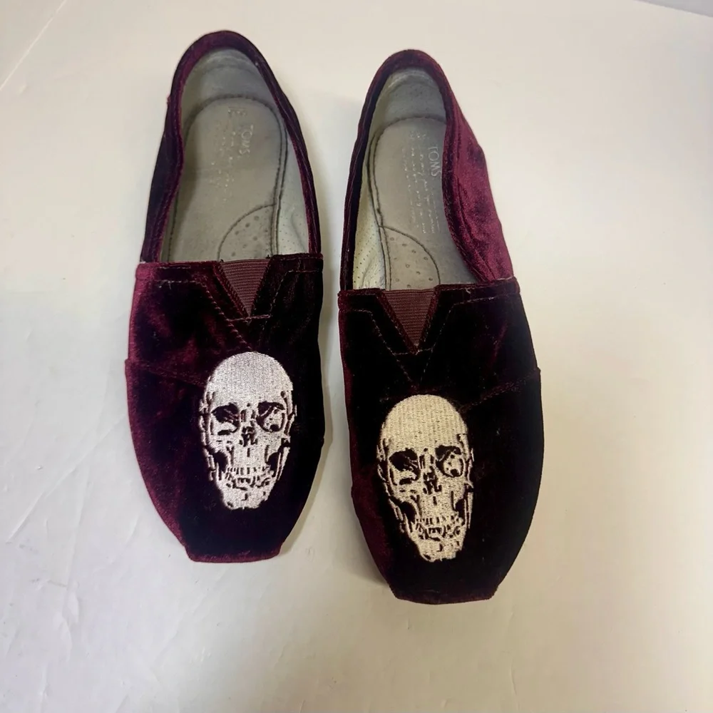Toms Limited Edition Neiman Marcus Burgundy Velvet Loafers size 8.5‎ men’s